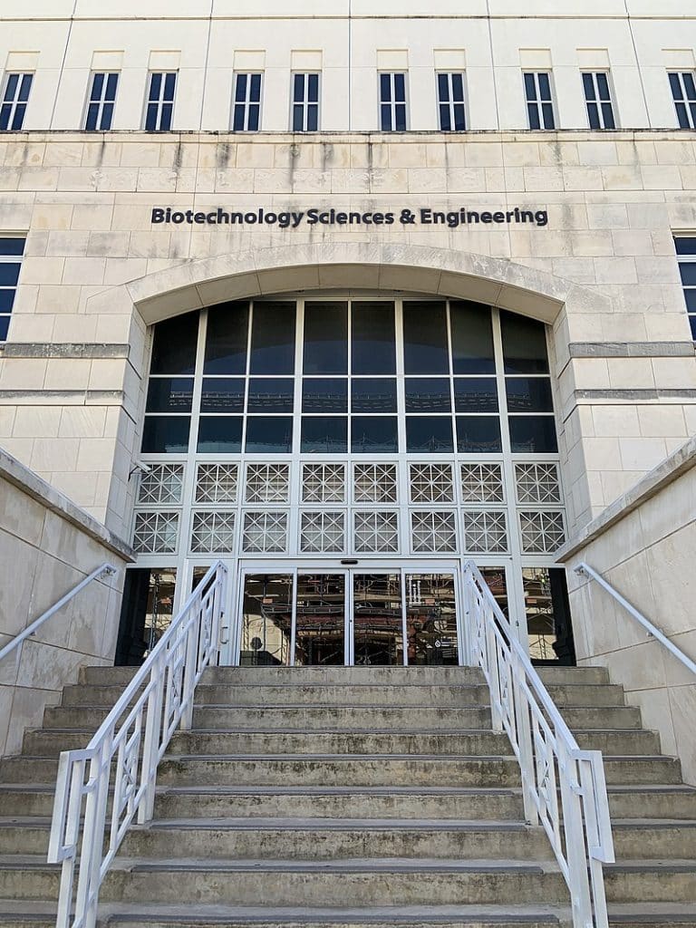 Front view of Biotechnology and Engineering Building UTSA, San Antonio advertising agency