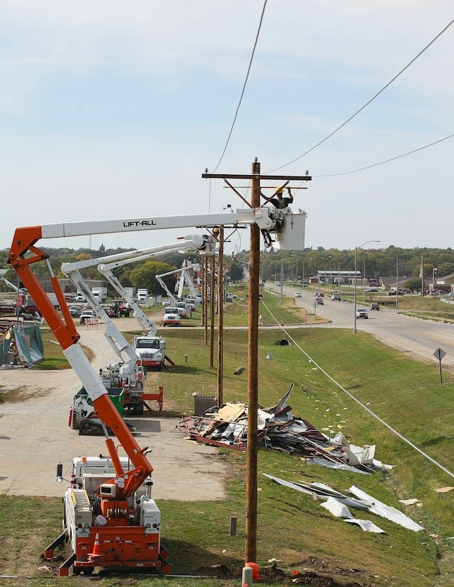 Electricians fixing high voltage lanes, Electrician Advertising Agency.